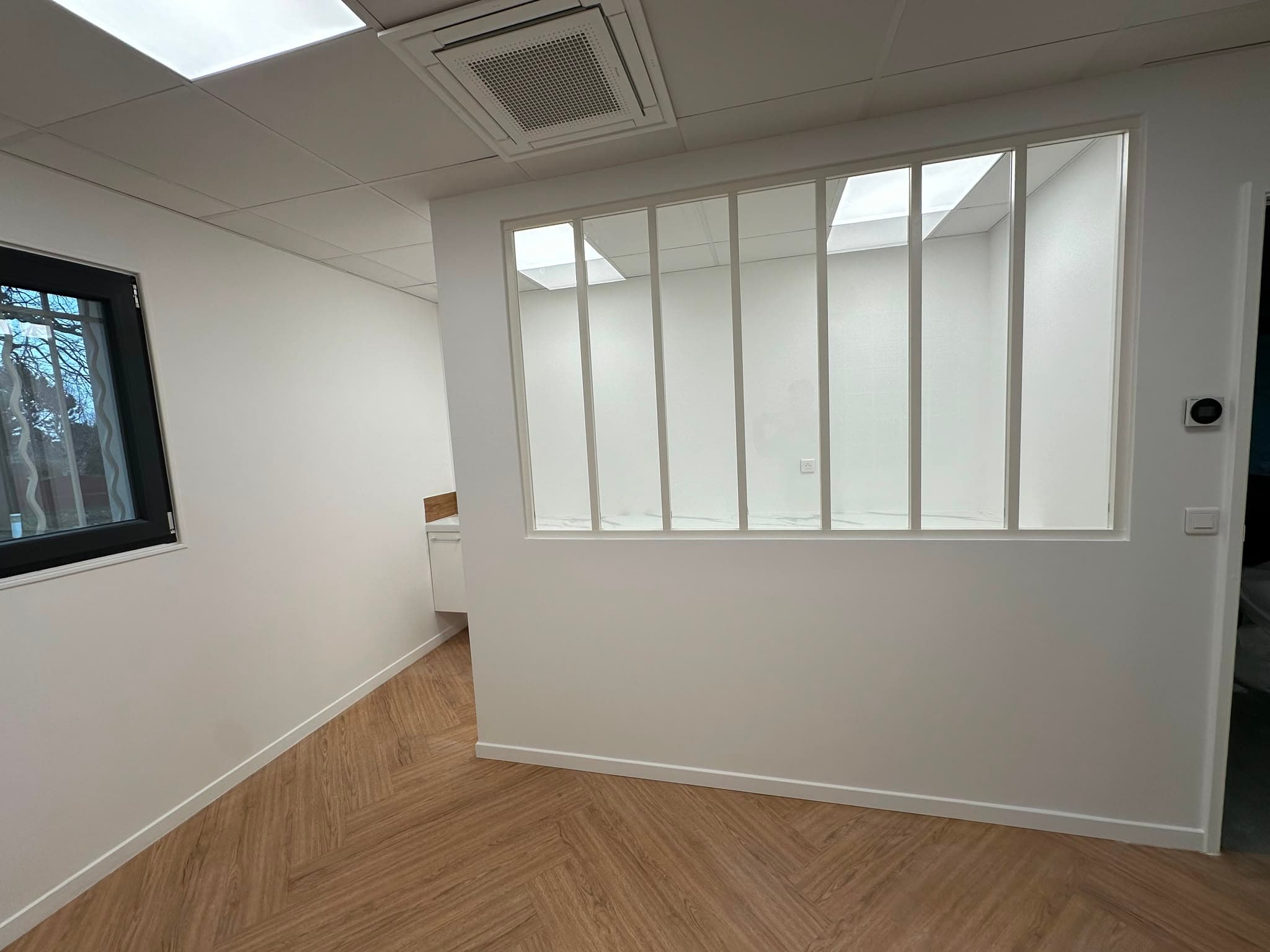 Verrière intérieure et parquet chevron — chantier SMP France
