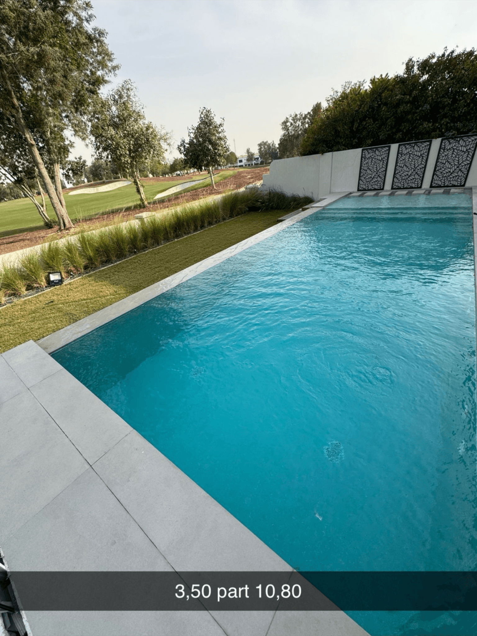 Piscine à débordement paysagère — Rueil-Malmaison