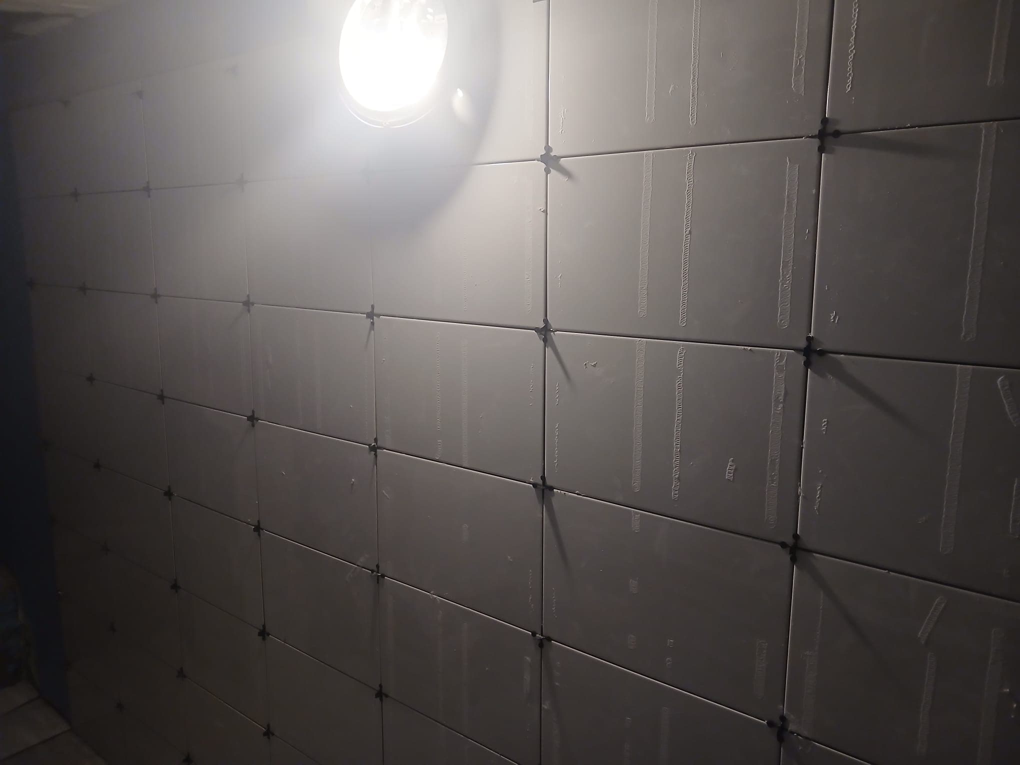 Salle de bain prestige en marbre — Pose du carrelage